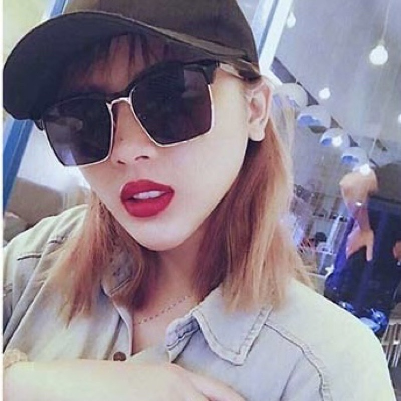 Kính râm thời trang Hàn Quốc chống UV400,thiết kế mắt vuông sành điệu phù hợp cả nam và nữ.Gọng kim loại sang trọng