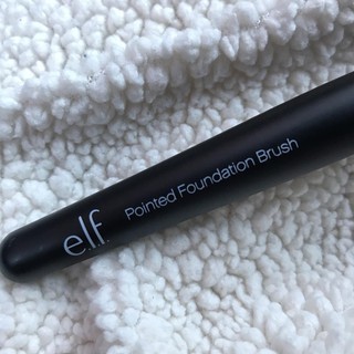 Cọ nền đầu nhọn e.l.f. Studio Pointed Foundation Brush