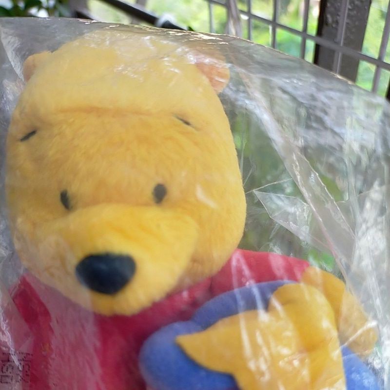 Gấu Pooh ôm hũ mật vải, mũi vải, size 15cm, xù nhẹ, chính hãng Disney 🥰🥰🥰