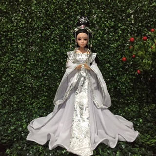 Búp bê cổ trang