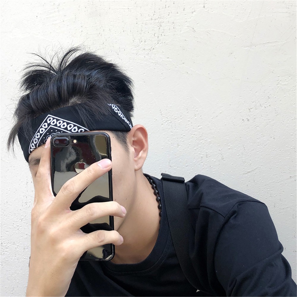 Khăn Choàng Cổ Hình Vuông Họa Tiết Hiphop Phối Móc Khóa Thời Trang