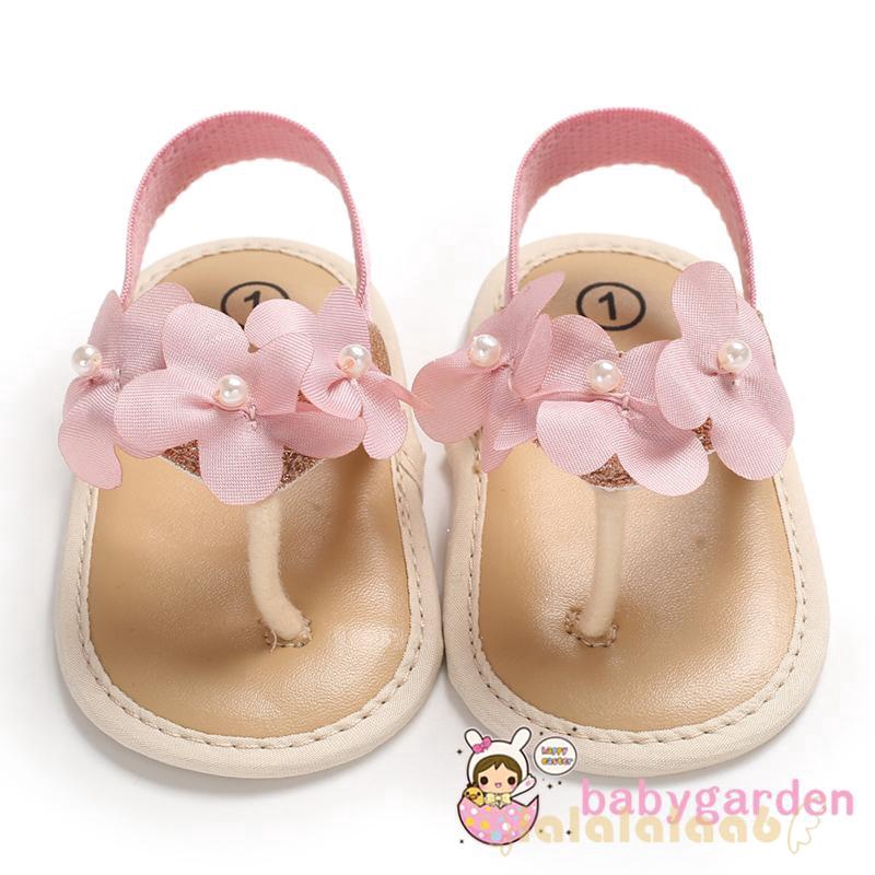 Giày sandal đính hoa dễ thương cho bé gái