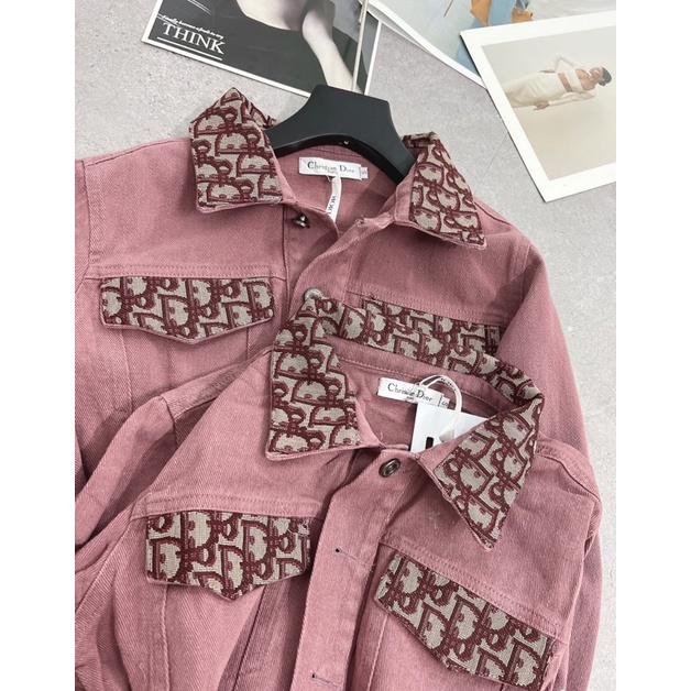 Khoác bò hồng đi ò