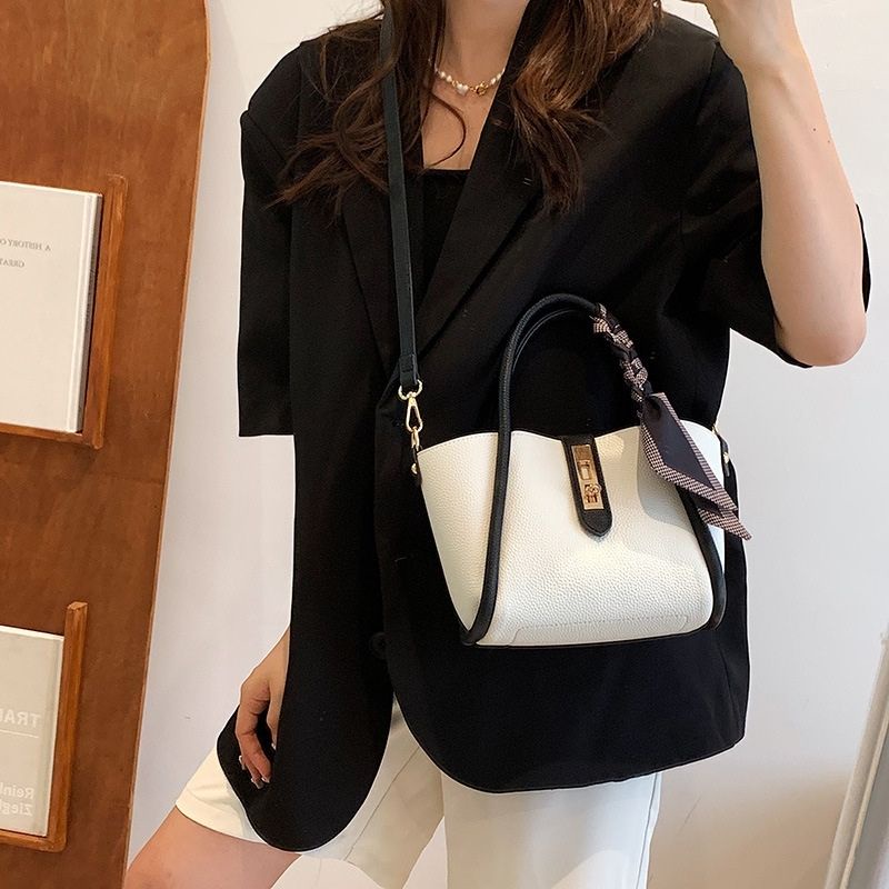 Túi xách nữ kèm khăn da mềm màu trắng sữa size vừa sang trọng thời trang JUMITO