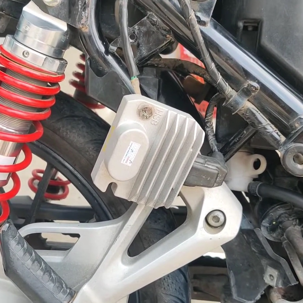 Sạc Độ Xe Máy HSB Cắm Như Zin Không Cần Đấu Điện Chính Hãng