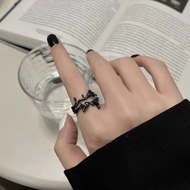 Nhẫn Hình Cành Hoa Đính Đá Phong Cách Cổ Điển