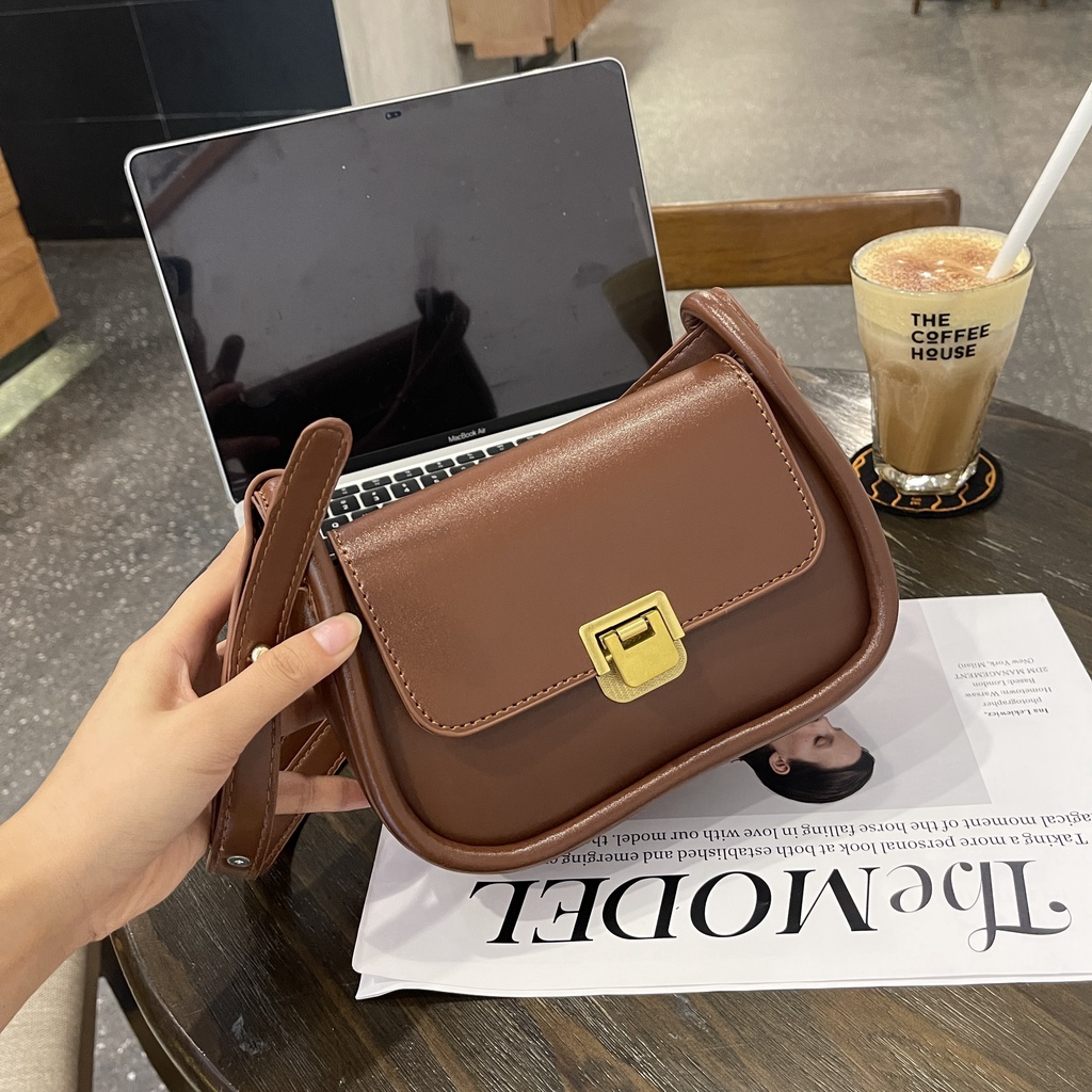 Túi đeo chéo khuy cài size 18cm 3 màu cực xinh