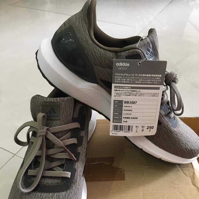 Giầy thể thao adidas
