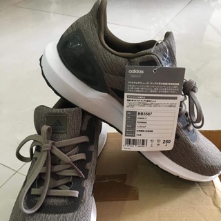 Giầy thể thao adidas