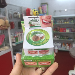 Kem đánh trắng răng thảo dược Thái Lan