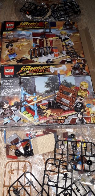 Lắp ráp 1 hộp LegoPubg 67045_67048 có nhiều chi tiết bằng nhựa ABS