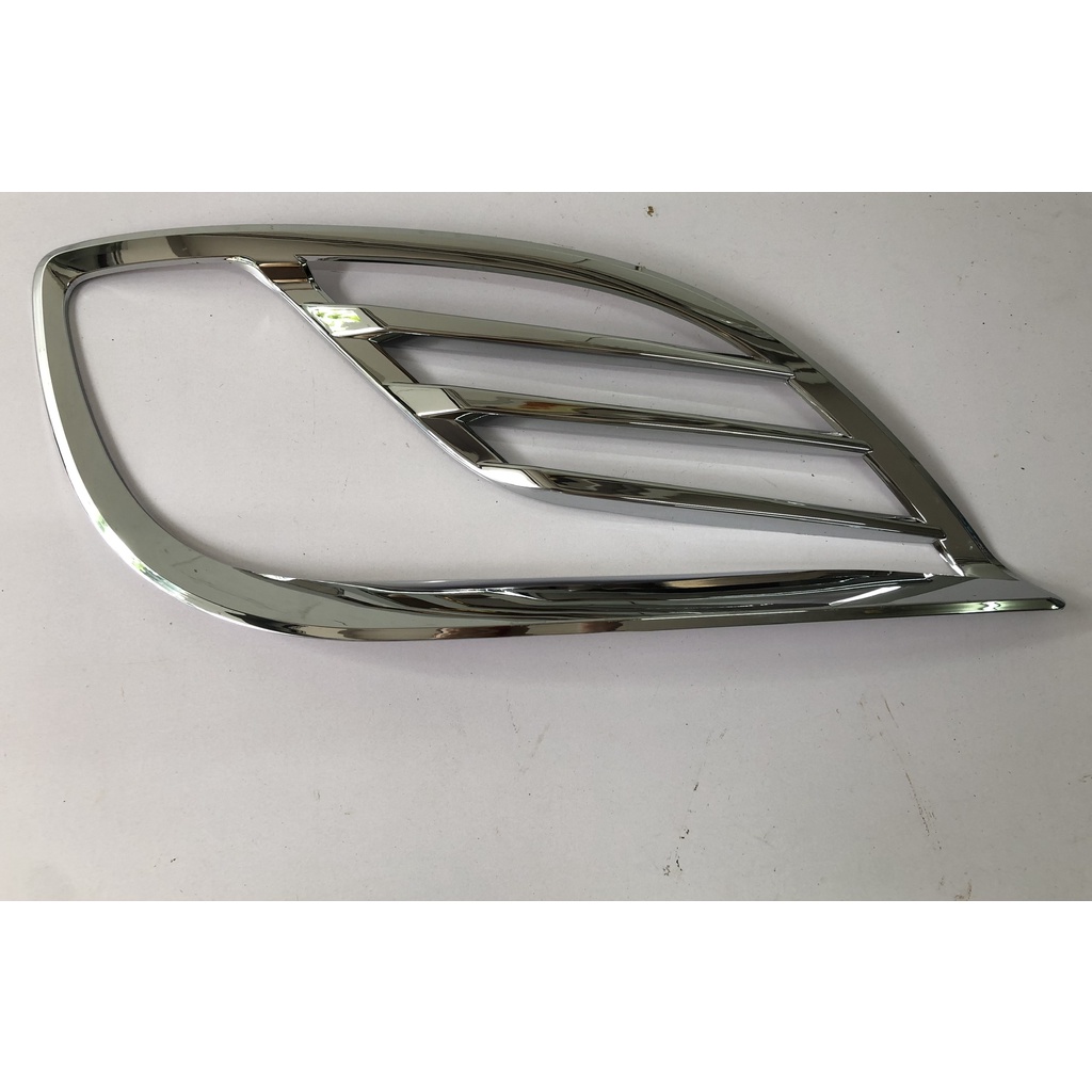 Ốp viền đèn gầm mạ crom trước và sau trang trí xe Hyundai Accent sedan 4 cửa đời 2011-2014 nhập khẩu Hàn Quốc