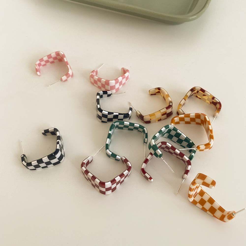 Khuyên Tai Acrylic Hình Chữ C Sọc Caro Trắng Đen Thời Trang