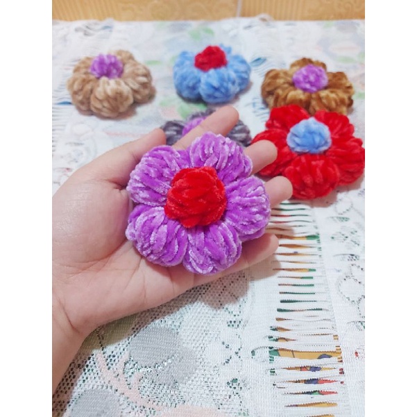 SALE (có sẵn) Hoa len cài áo 8cm, hoa len nhung, pin cài
