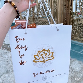 HƯƠNG TRẦM LẠC VIỆT