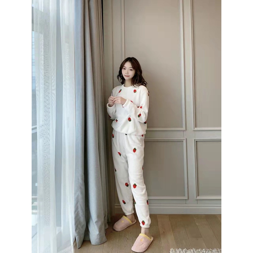 Bộ Đồ Ngủ Giữ Ấm Cổ Tròn In Họa Tiết Dâu Tây Thời Trang Thu Đông Cho Nữ