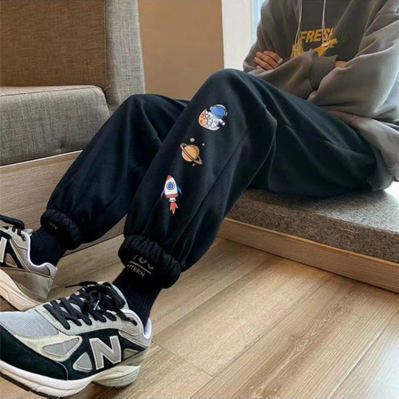 Quần joggery nam nữ ống rộng có thun dưới ống chất nỉ hình vũ trụ phong cách trẻ bao đẹp tpp656 mới