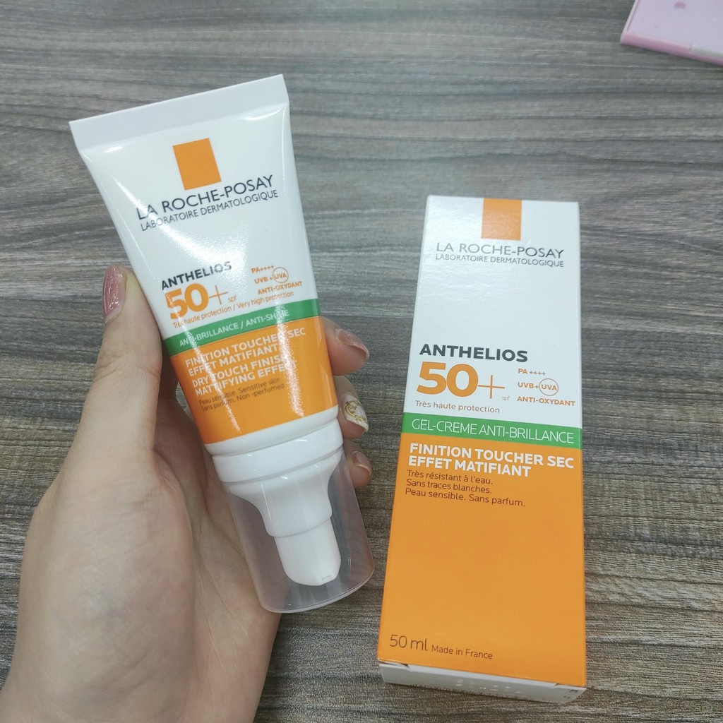 Kem chống nắng kiểm soát bóng nhờn &amp; bảo vệ da trước tia UVB UVA SPF 50+ La Roche-Posay