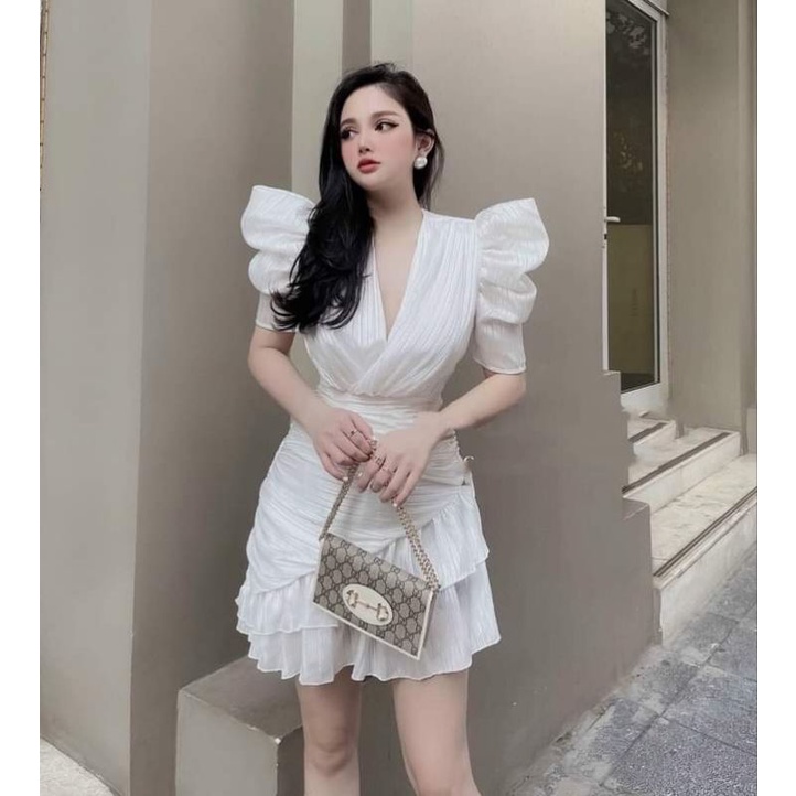 Đầm cổ tim tay phồng đắp chéo.