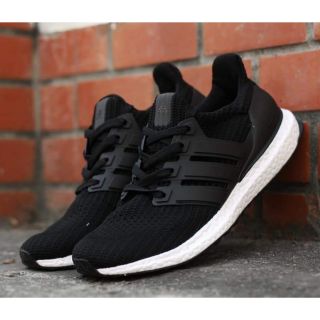 Giày utraboots đen trắng 4.0 [FULL BOX]