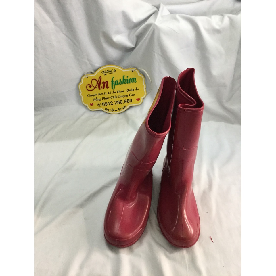 Ủng Cao Su Màu Hồng Đi Mưa, Làm Vườn, Lao Động _ Hình Chụp Thật