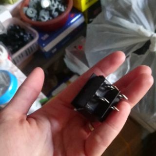 Công tắc bập bênh 4 chân 16A/250V