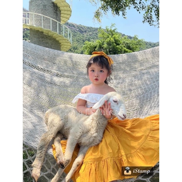 Set trễ vai kèm turban cho bé gái