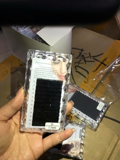 Lông mi fan sẵn lông rái cá