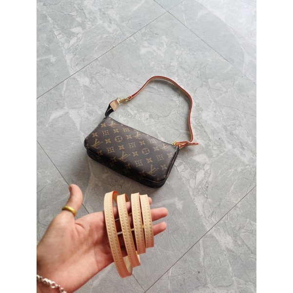 Túi xách kẹp nách có 2 dây đeo tháo rời, 1 dây để đeo vai kẹp nách, 1 dây đeo chéo, ko nắp dây thì các bác để cầm tay ạ