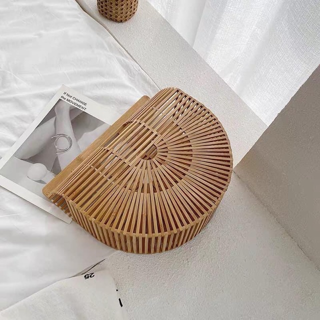 TÚI NỬA VẦNG TRĂNG, TÚI TRE