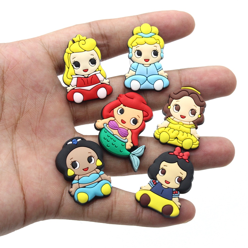 Crocs Jibbitz Phụ Kiện Trang Trí Dép Cô gái chủ đề hoạt hình dễ thương DIY Shoe Charms pvc accessories Với 1000 Mẫu Lựa Chọn Thích hợp cho giày trẻ em