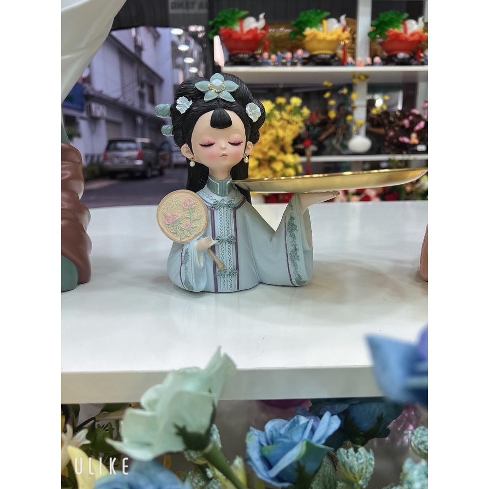 Tượng cô gái trung hoa bưng mâm