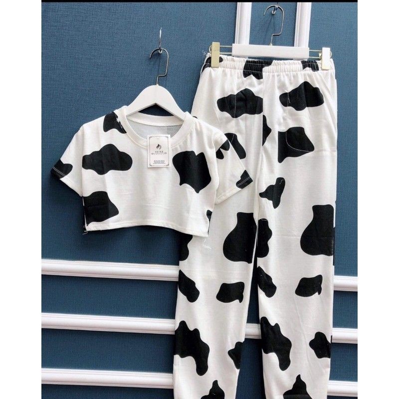 Set Bộ  Áo Croptop Bò Sữa Và Quần Jogger New HOT TREND