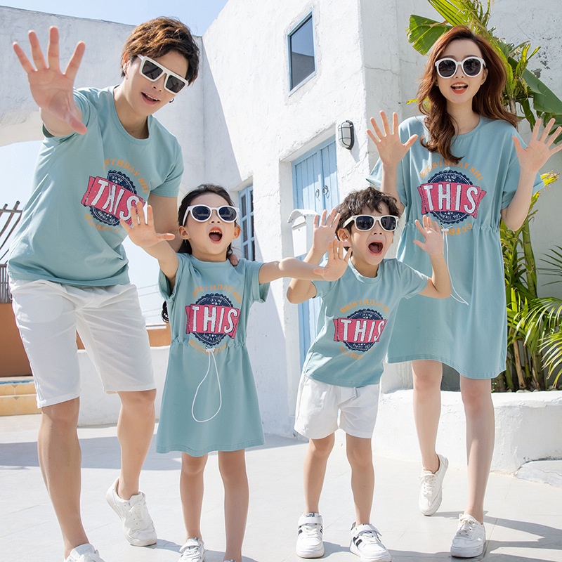 ☞Màu đồng nhất Q2202 Bộ đồ dành cho cha mẹ-con cái mỏng Bộ đồ gia đình bằng vải cotton tinh khiết ~ Bộ đồ in chữ Cặp đôi Mặc cho mẹ và con gái Váy thời trang của người hâm mộ Bộ đồ nam (áo phông ngắn tay + quần đùi) bộ đồ hai mảnh