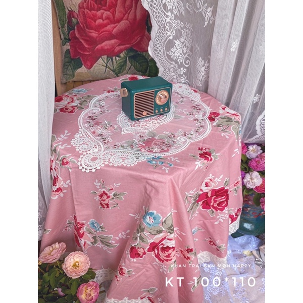 Khăn trải bàn hoa hồng