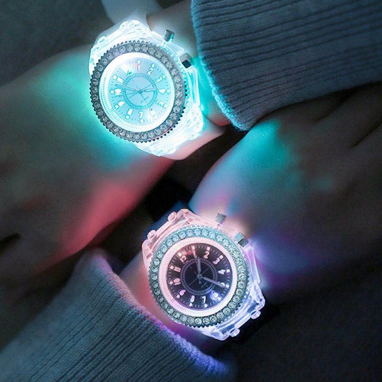 Phổ Biến |R51✶ Đồng Hồ Đeo Tay Geneva Đính Đá Có Đèn LED Cho Nữ