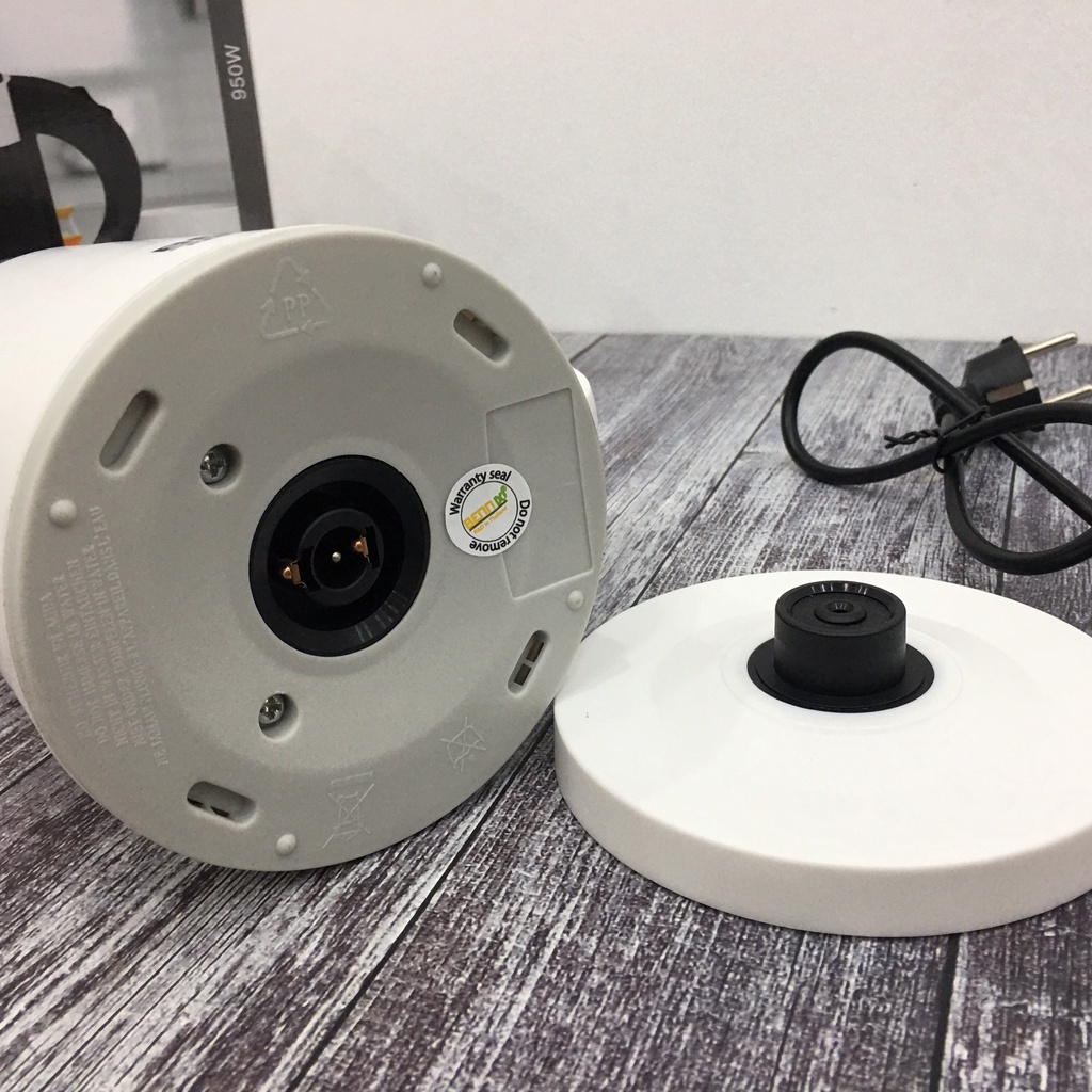 Ấm đun siêu tốc mini dành cho dân văn phòng Benix 0.8 lít 950W