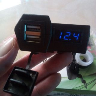 SẠC ĐIỆN THOẠI 2 CỔNG VÀ ĐỒNG HỒ BÁO VON GẮN TRÊN XE MÁY