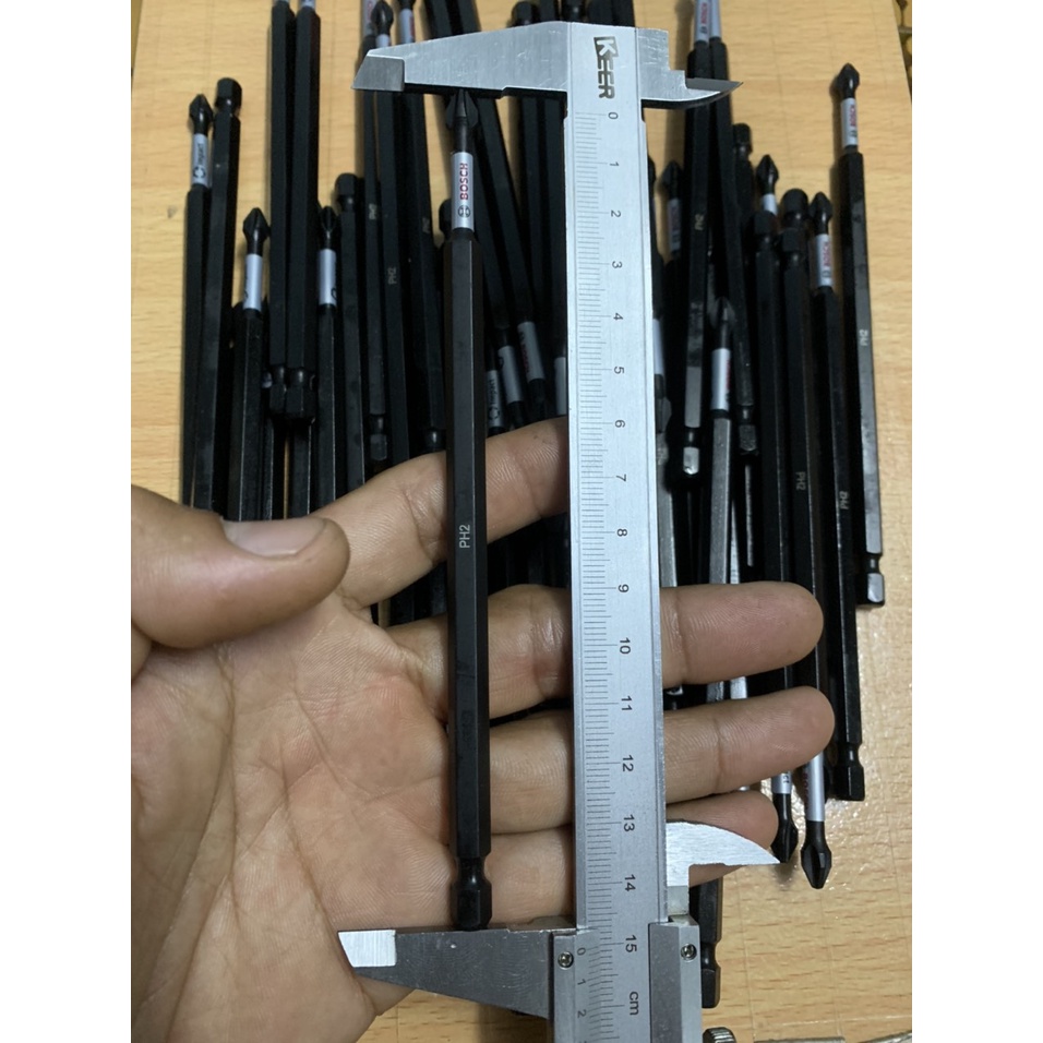 Một mũi vít Bosch PH2 dài 150mm chính hãng có từ