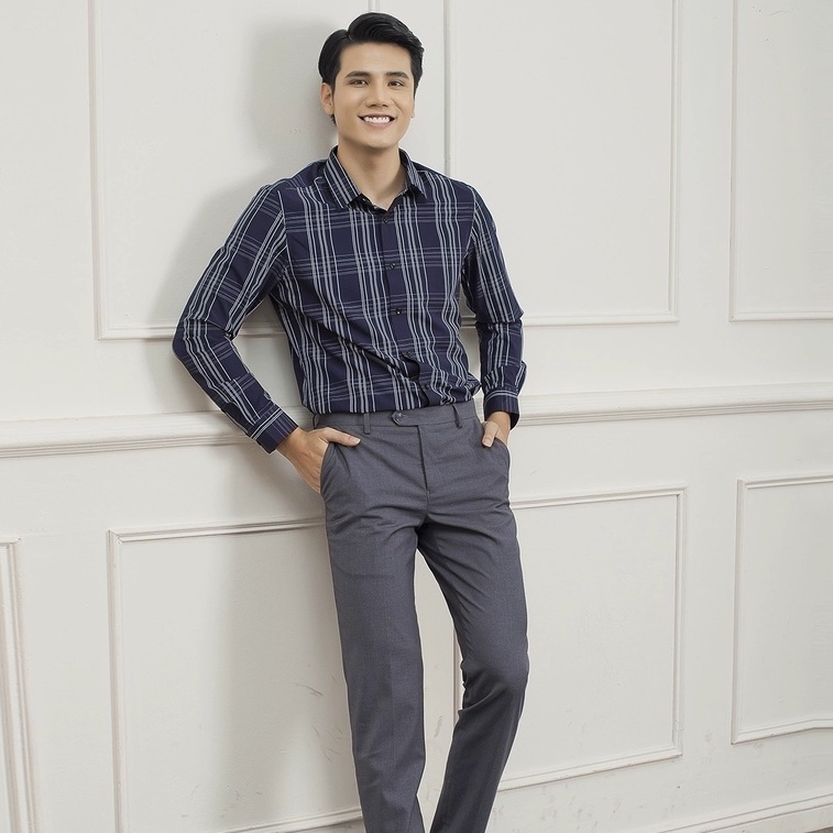 Áo sơ mi công sở nam dài tay Aristino màu tím than caro trắng dáng slim fit ôm không túi vải sợi sồi ALS20509