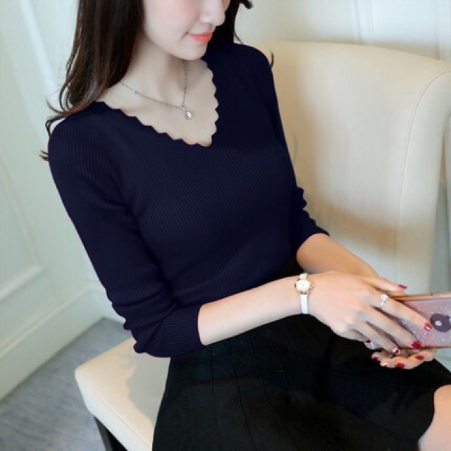 Áo len cổ chữ V điệu Đà