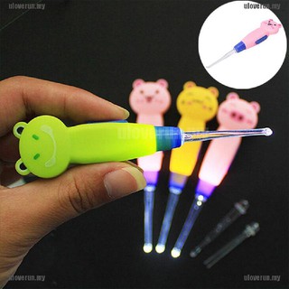 Dụng cụ lấy ráy tai có đèn LED cho bé