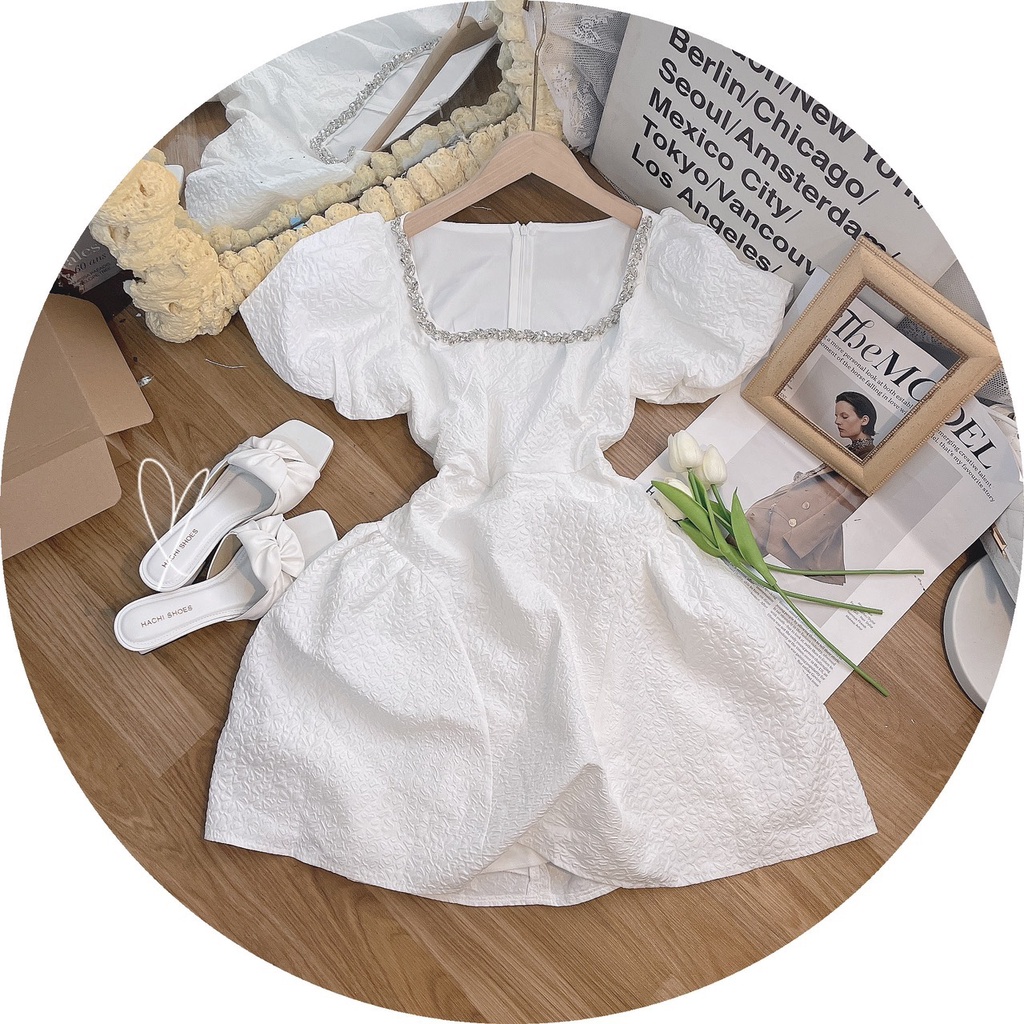 ĐẦM GẤM ĐÍNH ĐÁ CỔ XÒE NHẸ