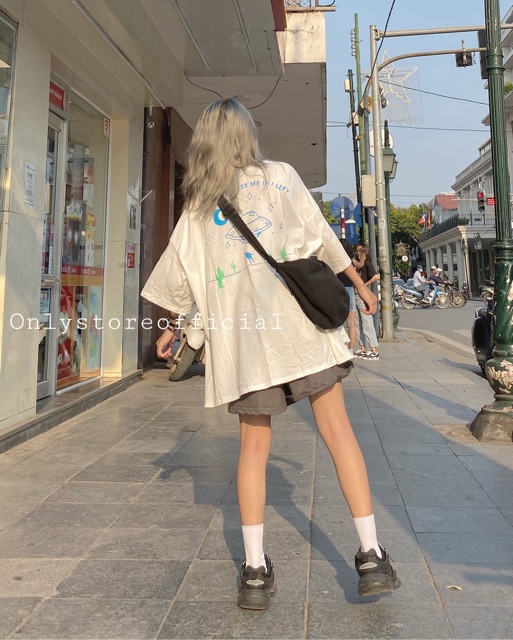 Tee “love club” trắng oversize