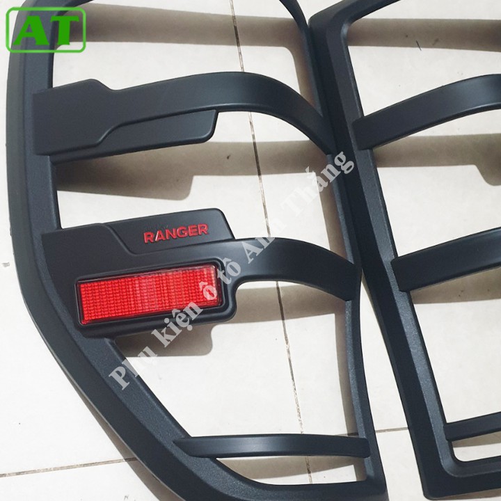Bộ Ốp Viền Đèn Hậu Nhựa Đen Ford - Ranger 2015-2021