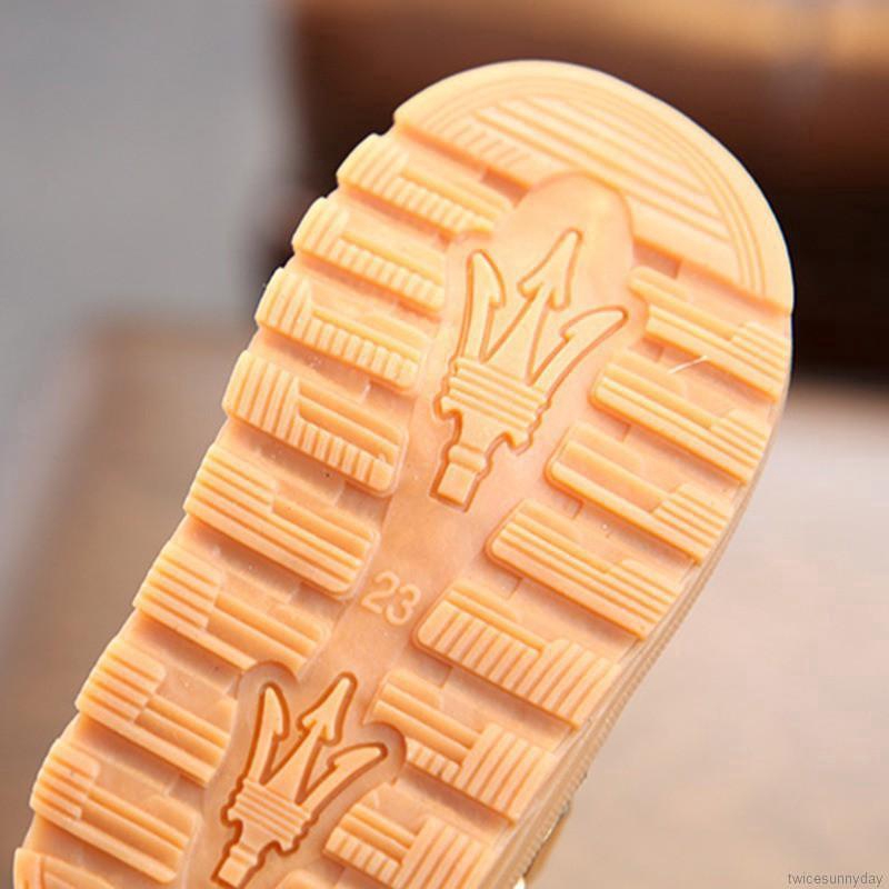 Giày boot vải bông ấm áp kiểu dáng xinh xắn cho các bé