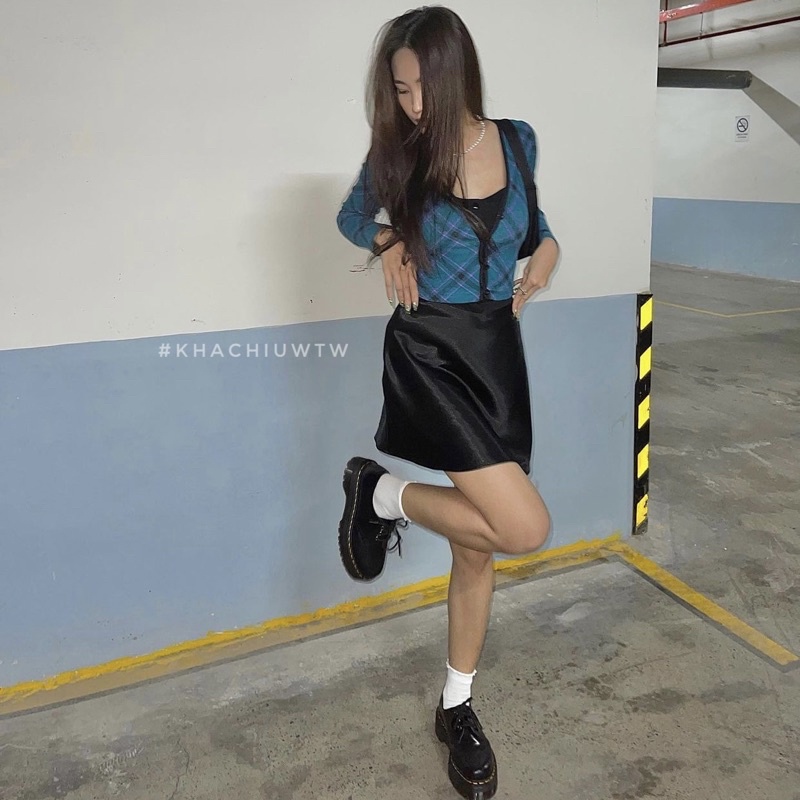 SALE Chân váy lụa ngắn có quần trong by whattowear