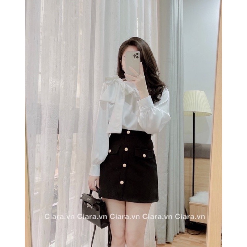 Chân váy chữ A, khuy cúc dọc