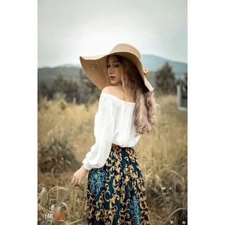 Set áo trắng + chân váy hoa xẻ tà boho