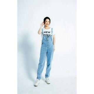 Quần jean yếm dáng baggy